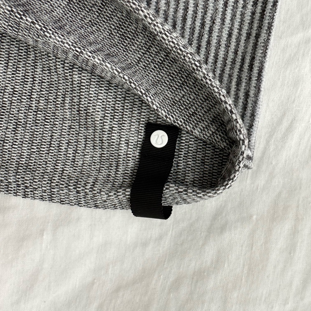 Lululemon - Striped snap scarf - grey - Picture 2 of 5